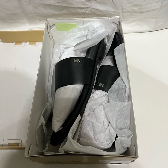 MICHAEL Michael Kors Women's August Toe Ring Slide Sandals Size 7 - Picture 9 of 14